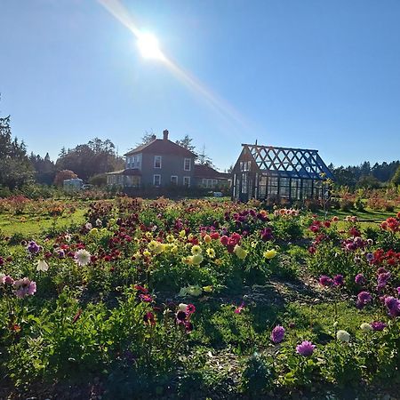 Woodside Farm Country Inn Sooke Εξωτερικό φωτογραφία
